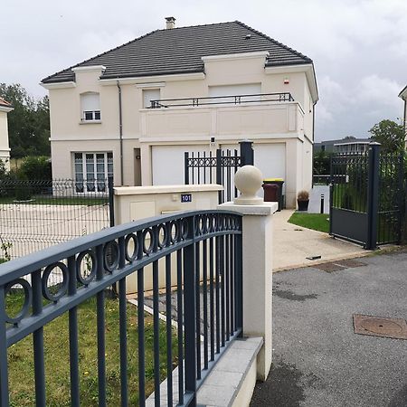 Bienvenus Chez Eric A Montevrain Apartment Exterior foto